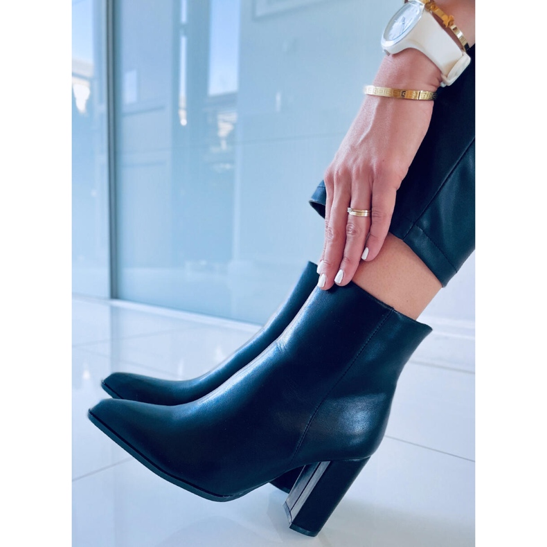 Klassische schwarze Fergie-Stiefel mit hohen Absätzen 2