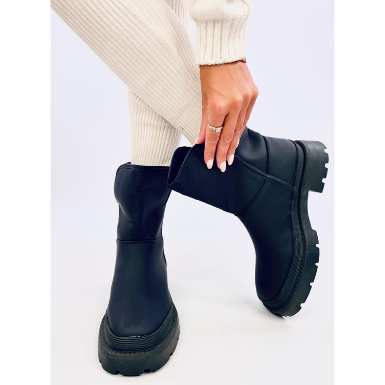Lizzo Schwarze Schneestiefel 2