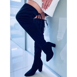 Cher Schwarze High Heels 2