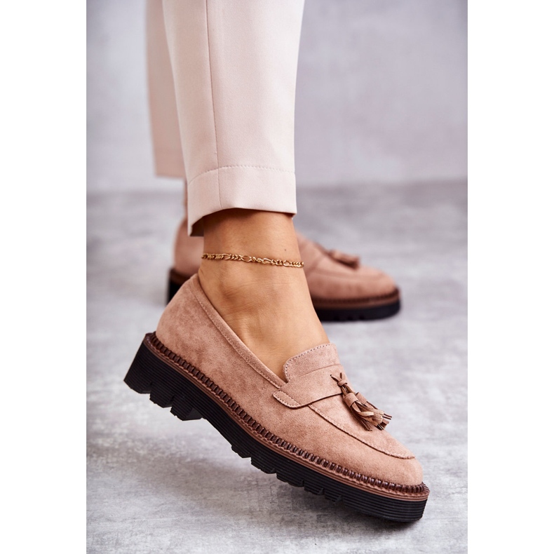 Vinceza Damenschuhe aus Wildleder auf einer beigefarbenen Unni-Plattform 1