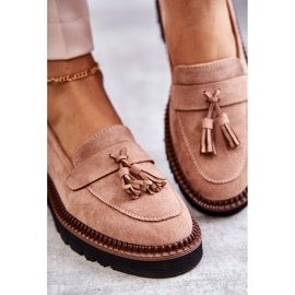 Vinceza Damenschuhe aus Wildleder auf einer beigefarbenen Unni-Plattform 2