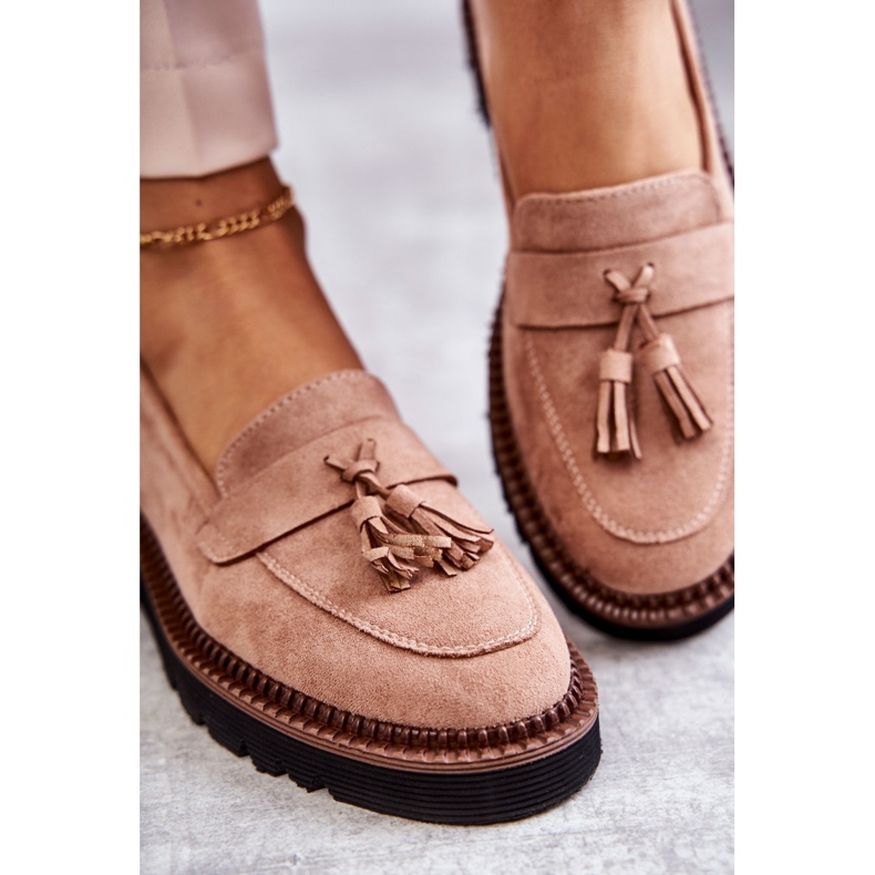 Vinceza Damenschuhe aus Wildleder auf einer beigefarbenen Unni-Plattform 2