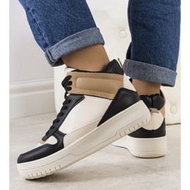 Schwarze Turnschuhe von Adite 1