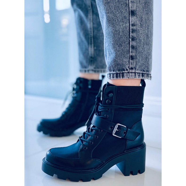 Brooks Schwarze Schnürstiefel mit hohem Absatz 1