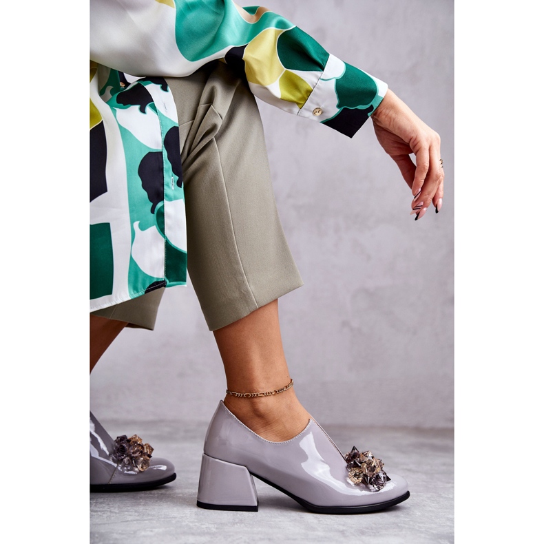 PA2 Glatte Schuhe aus lackiertem Leder mit dunkler Dekoration Grey Delaver grau 1