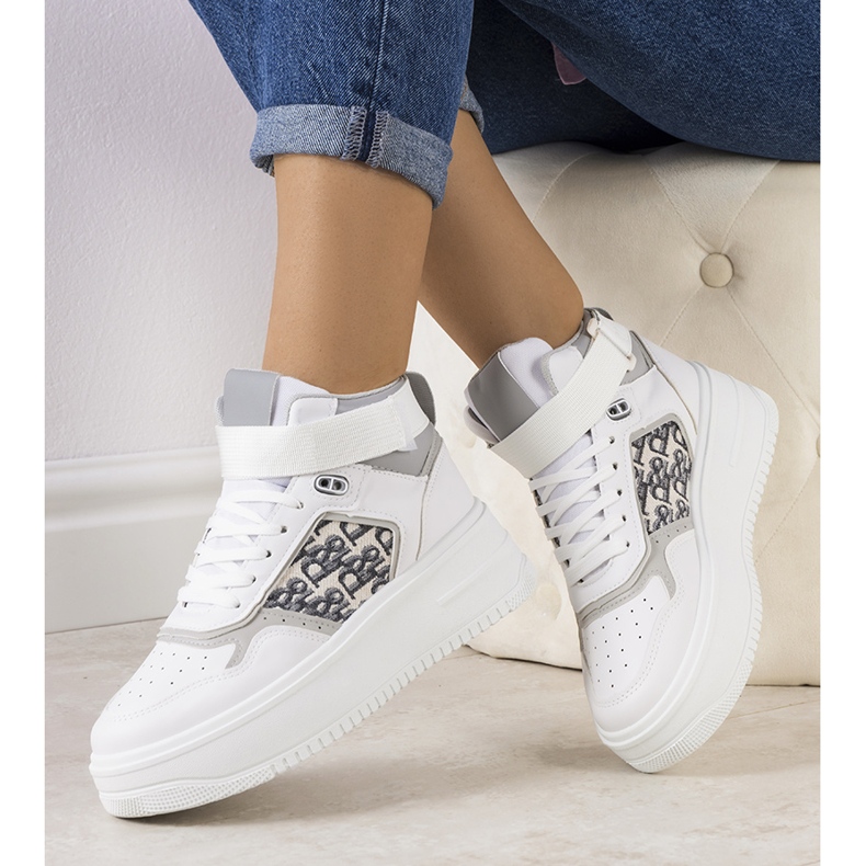 Graue Turnschuhe von Adolis Ankle 1