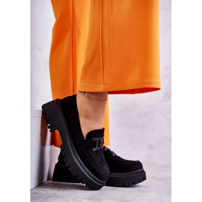 Damenschuhe aus Wildleder mit schwarzer Dekoration 2