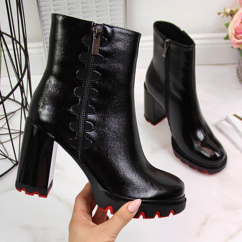 Schwarze Filippo Damenstiefel auf der Post 2