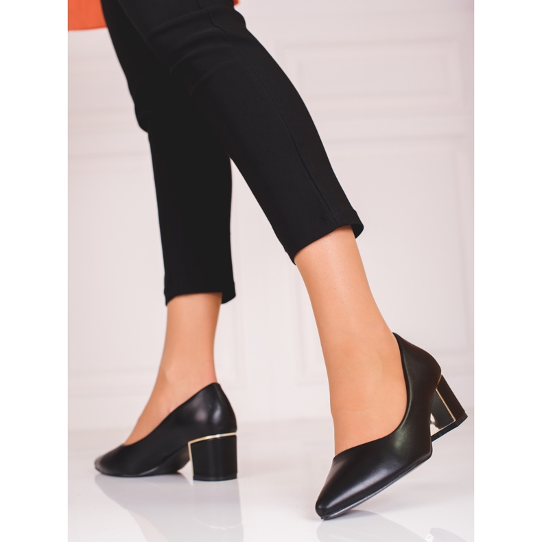 Schwarze Damenpumps auf einem niedrigen Shelovet-Pfosten 2