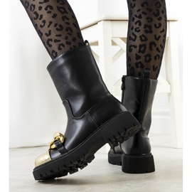 Schwarze Stiefel mit Morro-Kette 1