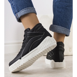 Schwarze Turnschuhe von Clyme 1