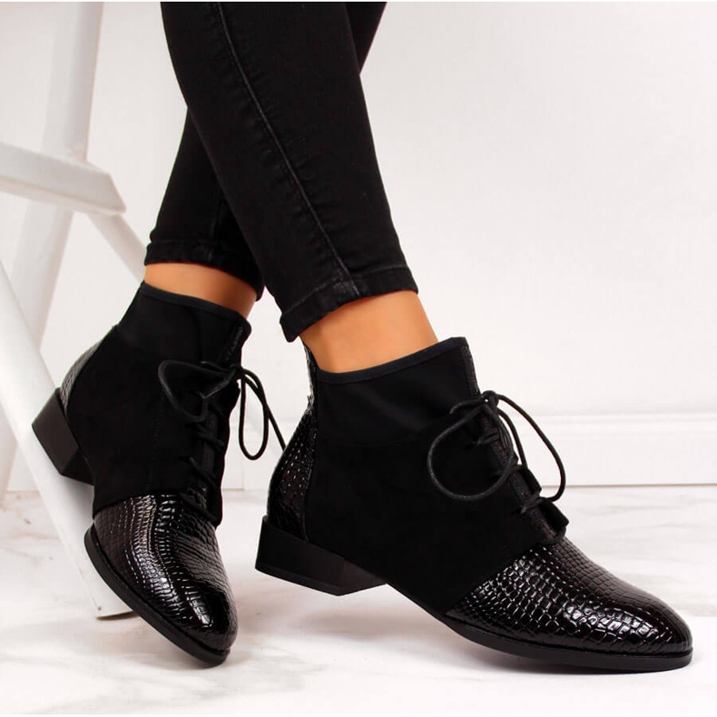 Damenstiefel isoliert schwarze Schlangenhaut Filippo 1