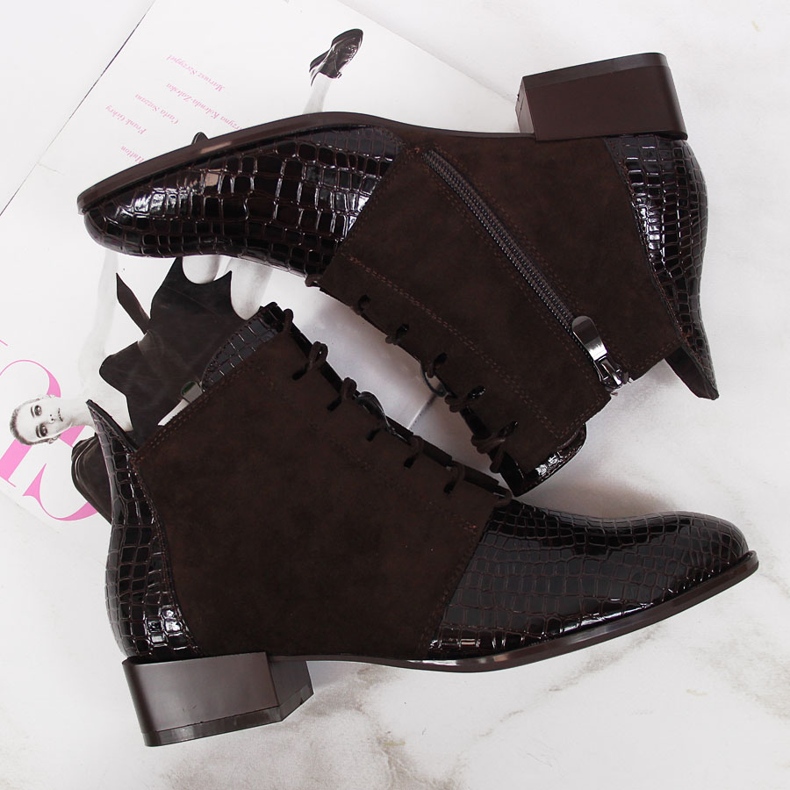 Damenstiefel isolierte braune Schlangenhaut Filippo 1