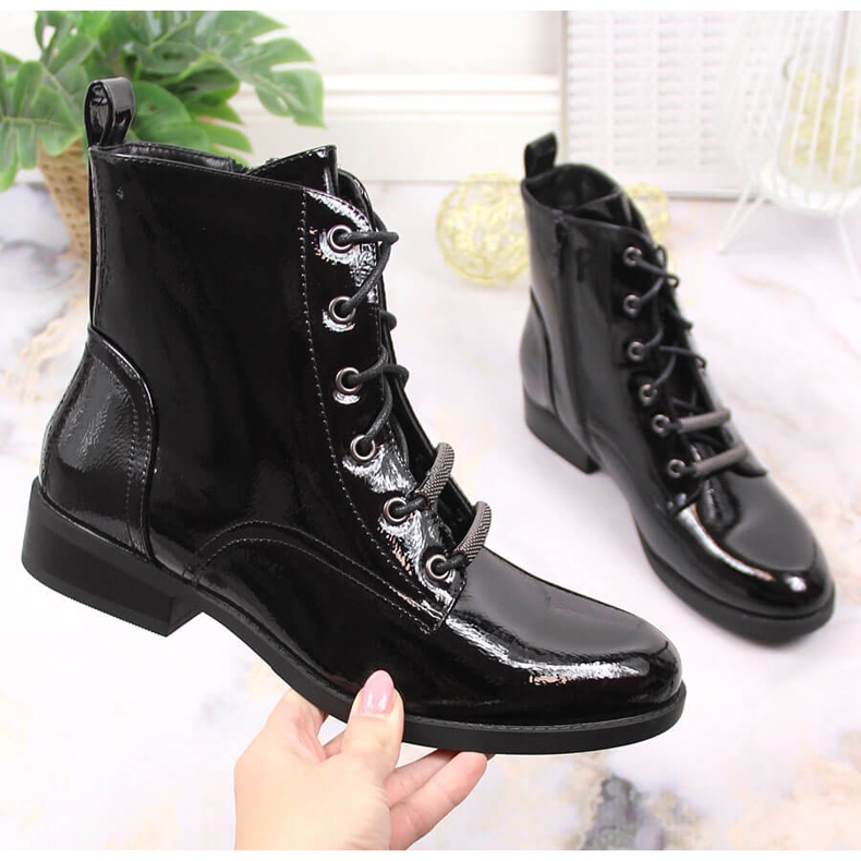 S.Barski Lackierte, isolierte Damenstiefel mit flachem Absatz von S. Bararski schwarz 1