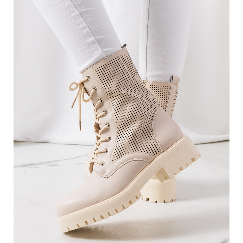 Beige Stiefel auf hoher Loop-Sohle 2