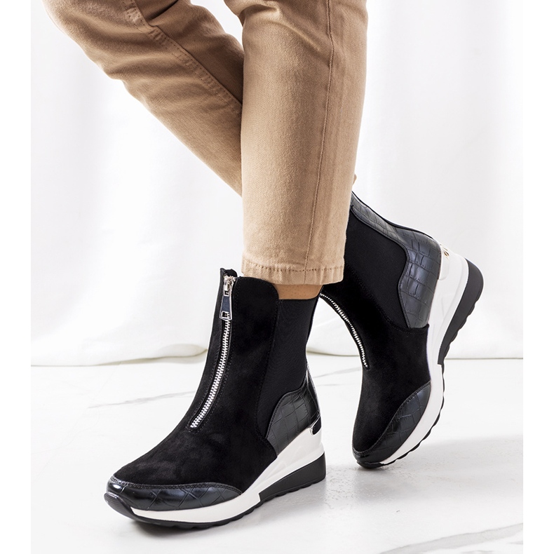 PA1 Schwarze Turnschuhe auf dem Triaca-Keil 1