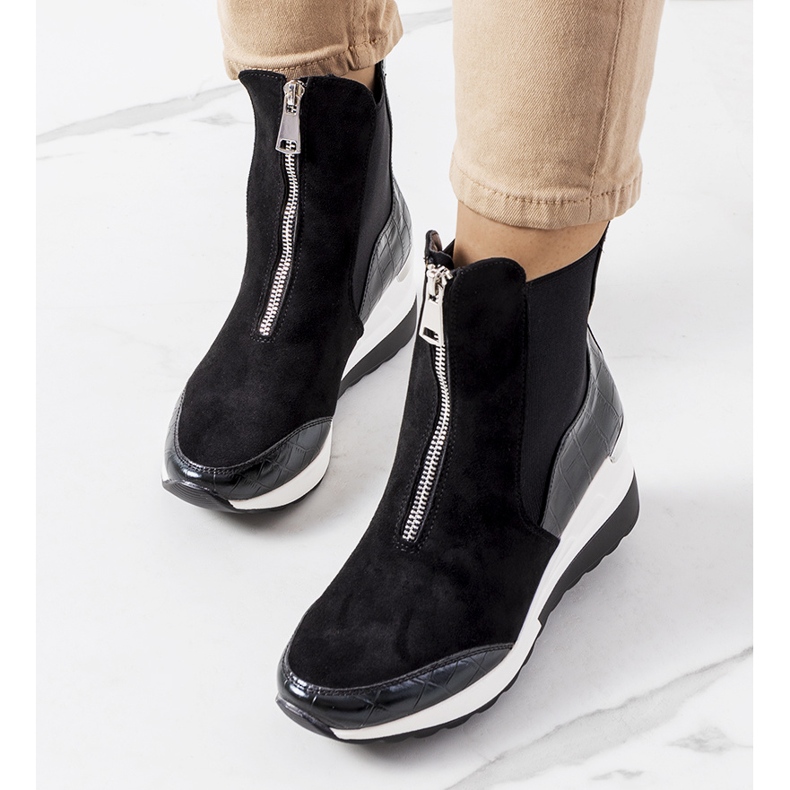 PA1 Schwarze Turnschuhe auf dem Triaca-Keil 2