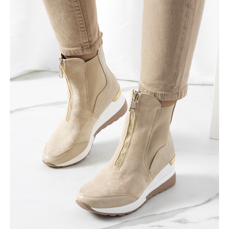 BM Beige Turnschuhe auf dem Triaca-Keil 1