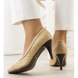 Beige Pumps auf einem Solaro-Absatz 1