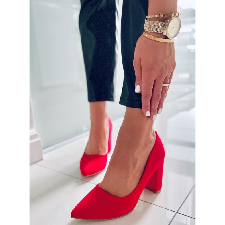 Pumps auf der Ivonne Red Post rot 1