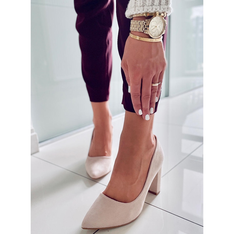 PA1 Pumps auf der Post von Ivonne Beige 1