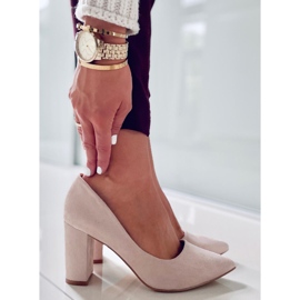 PA1 Pumps auf der Post von Ivonne Beige 2