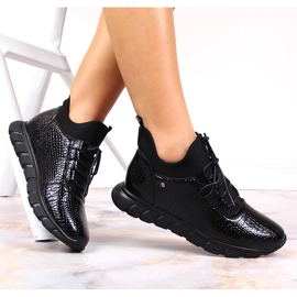 Schwarz lackierte, gehäkelte Damen-Slipper zum Hineinschlüpfen von Vinceza 1