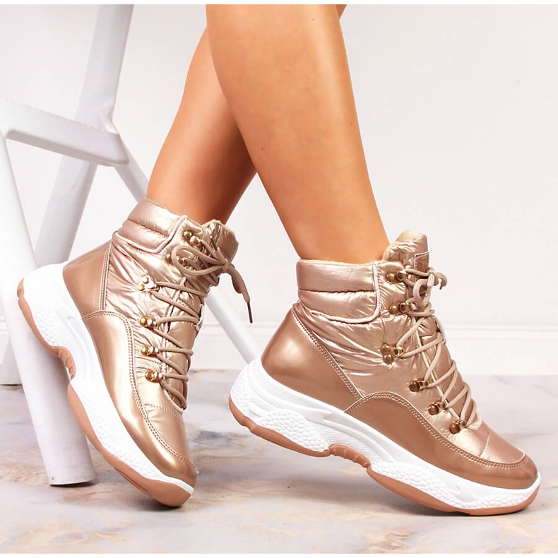 Hochisolierter goldener Vinceza Sportschuh für Damen 1