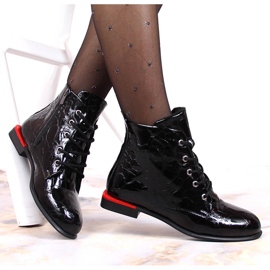 Lederstiefel, lackiert, isoliert schwarz Artiker 1