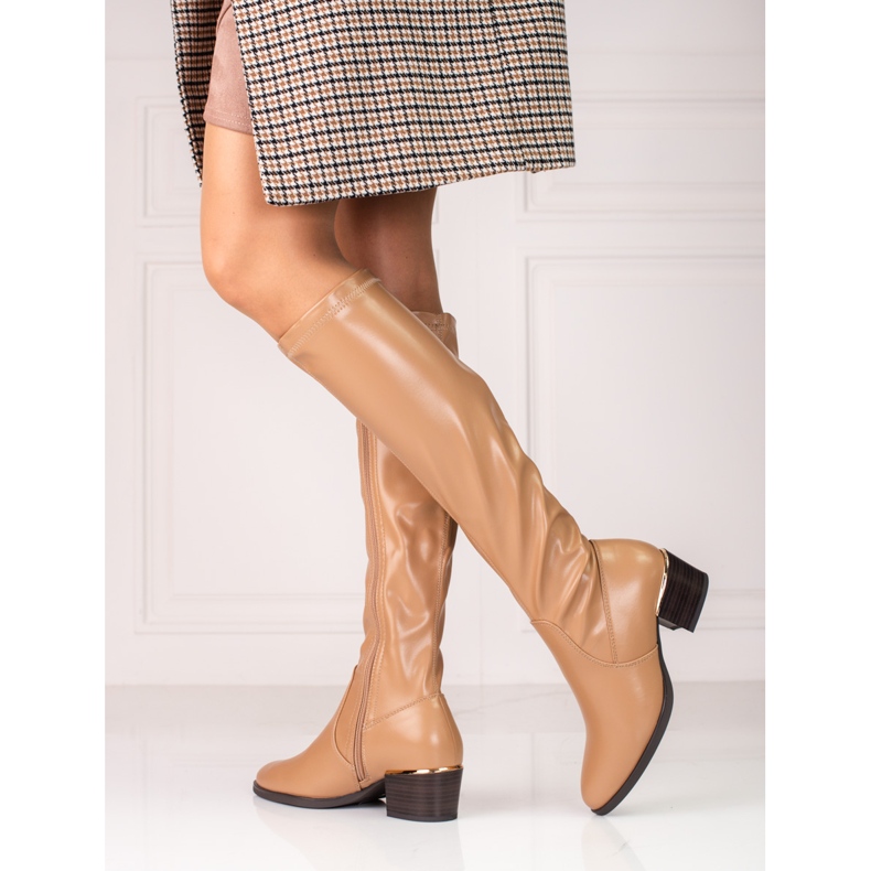 Lackierte Damenstiefel auf niedrigem Pfosten Vinceza beige 2