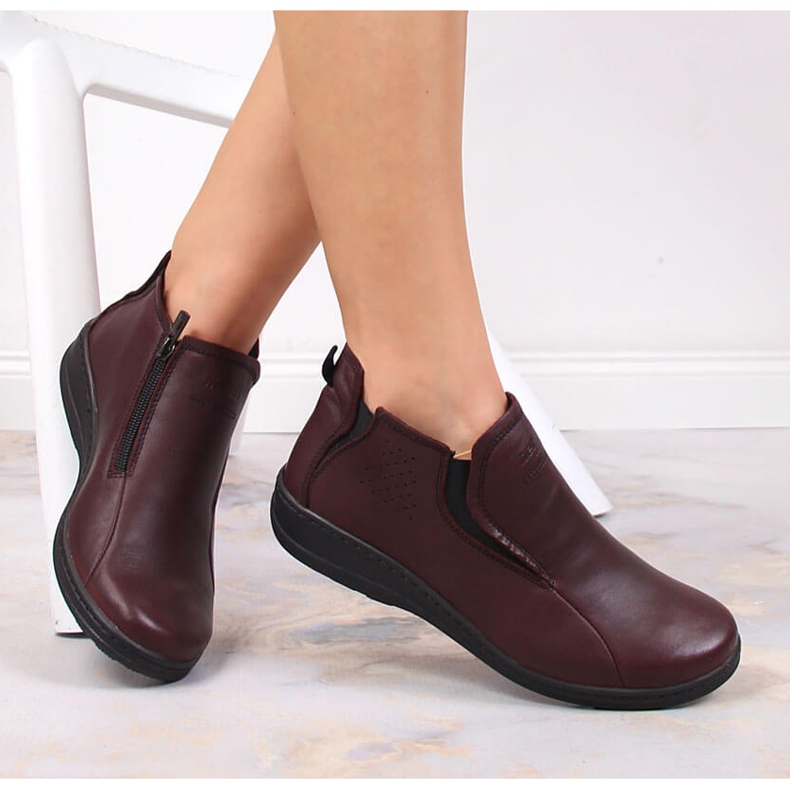 Bequeme Lederstiefel für Damen isoliert Burgund Helios braun 1