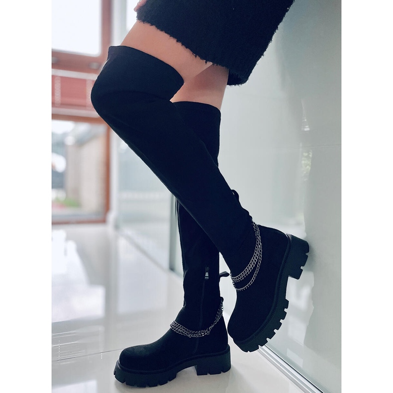 PA1 Pelzige schwarze Damenstiefel 1