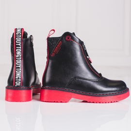 Schwarze Mädchenstiefel auf einer rosa Shelovet-Sohle 1