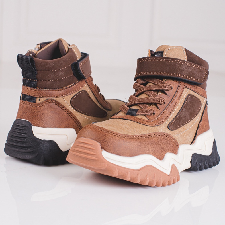 Jungenstiefel auf einer dicken braunen Shelovet-Sohle 1