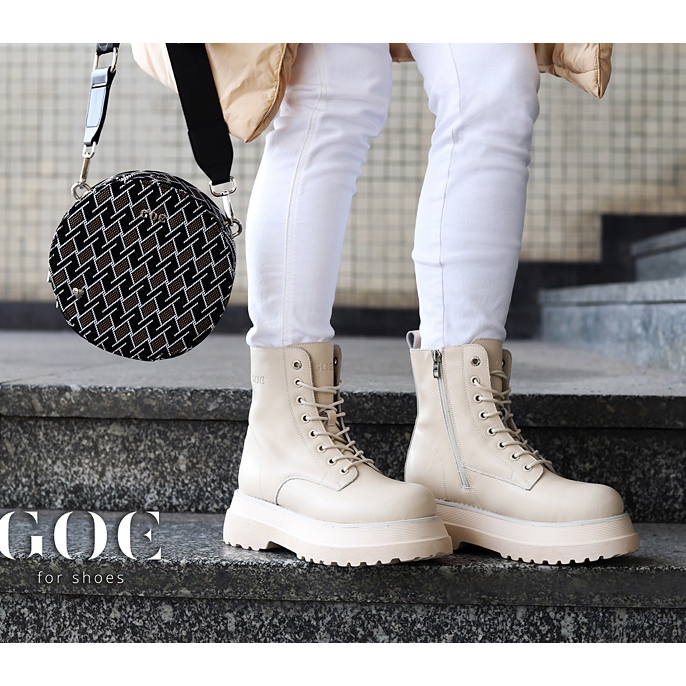 Lederstiefel auf der Plattform isoliert beige Goe KK2N4066 1