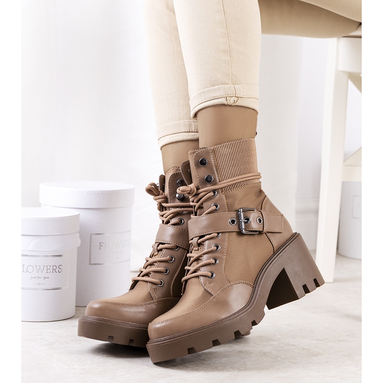 PA1 Braune hochhackige Schuhe von Messina beige 1