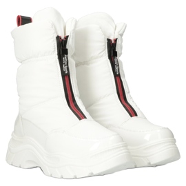 Weiße Frauenschnee -Stiefel mit Pelz auf dem Filippo DBT4236 Slider isoliert 3