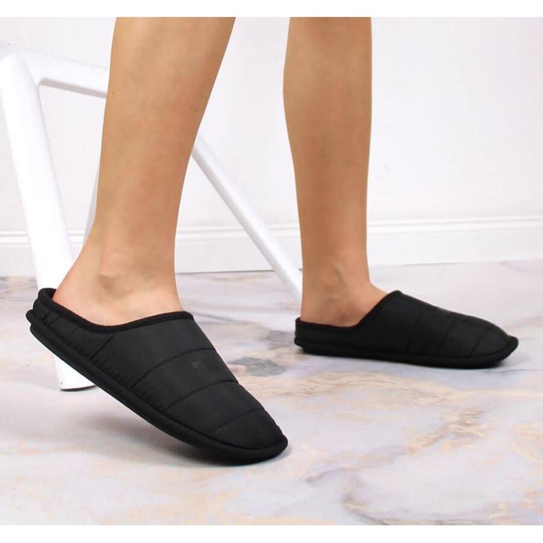 Isolierte Slipper von Big Star INT1773B schwarz 2