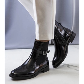 Schwarze Isoti-Stiefel aus Lackleder 1