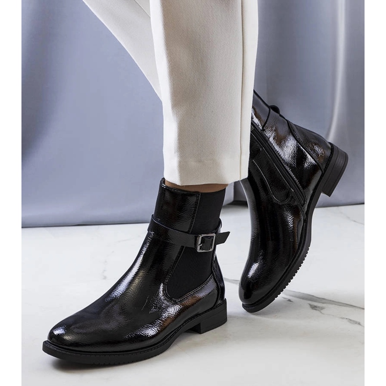 Schwarze Isoti-Stiefel aus Lackleder 1