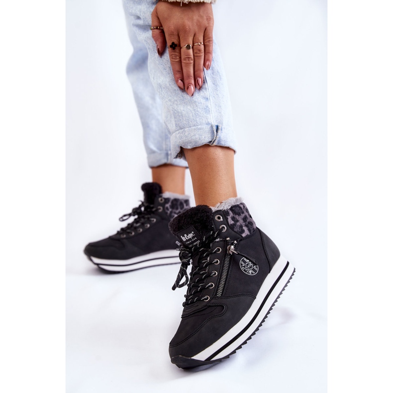 Schwarze warme Damenstiefel Lee Cooper LCJ-22-31-1448 2