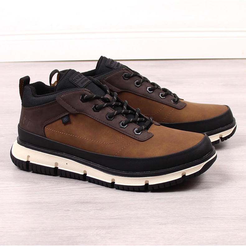 Bequeme hohe braune Herrenschuhe Bugatti KK153232 schwarz 1