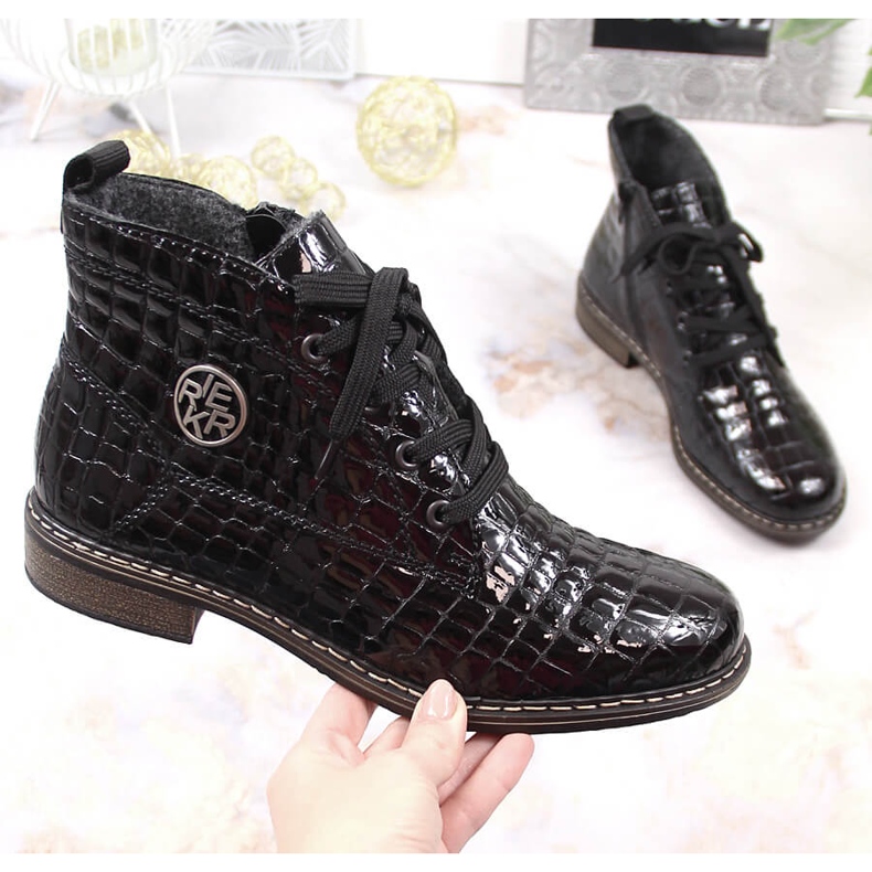 Lacklederstiefel für Damen isoliert schwarz Kroko Rieker 71205-00 1