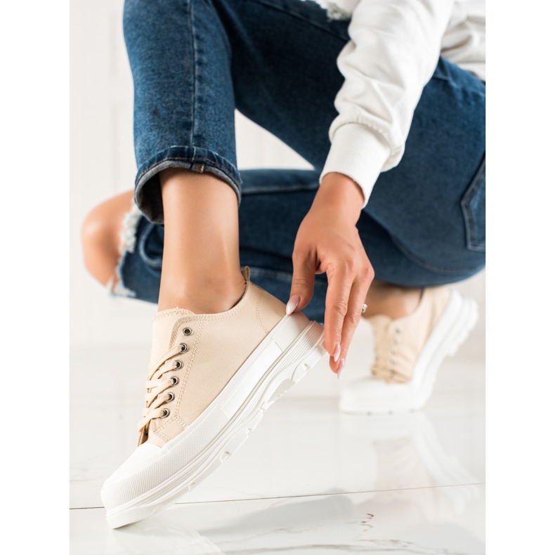 TRENDI Beige Turnschuhe auf der Plattform 1