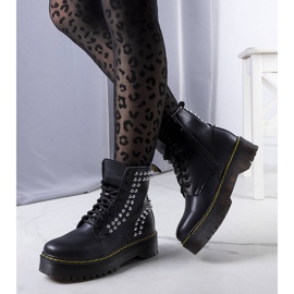 PA1 Schwarze Stiefel mit Castello-Nieten 1