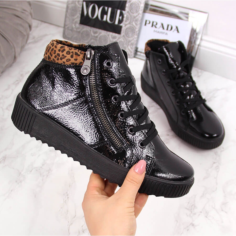 Schwarz lackierter Damenstiefel Rieker M6434 2