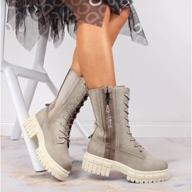 Bequeme Damen-Sneaker auf der Plattform, isolierter beige Bugatti KK253096 1