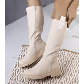 Isolierte beige Stiefel von Campoli 1