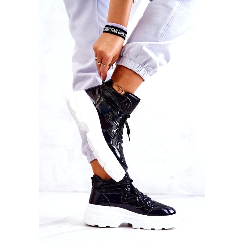 Schwarze isolierte Sportschuhe von Frauen von Frauen 2