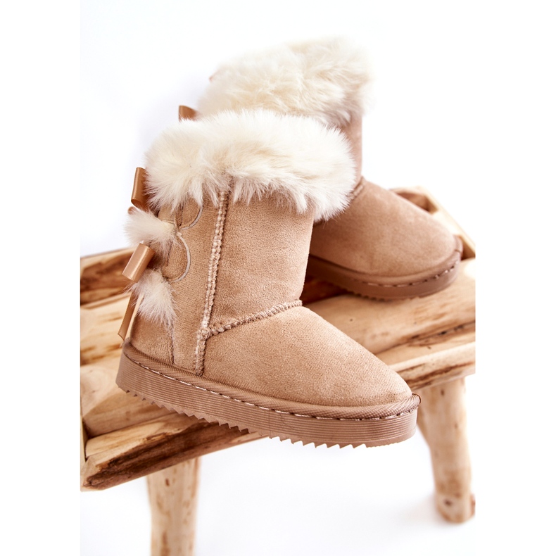 Mädchen isolierte Schneestiefel mit hellen Bettlerbögen beige 2
